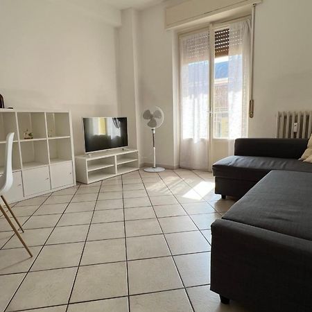 Duomo A 20 Minuti Netflix Wifi Da Juls Home Rozzano Exteriör bild